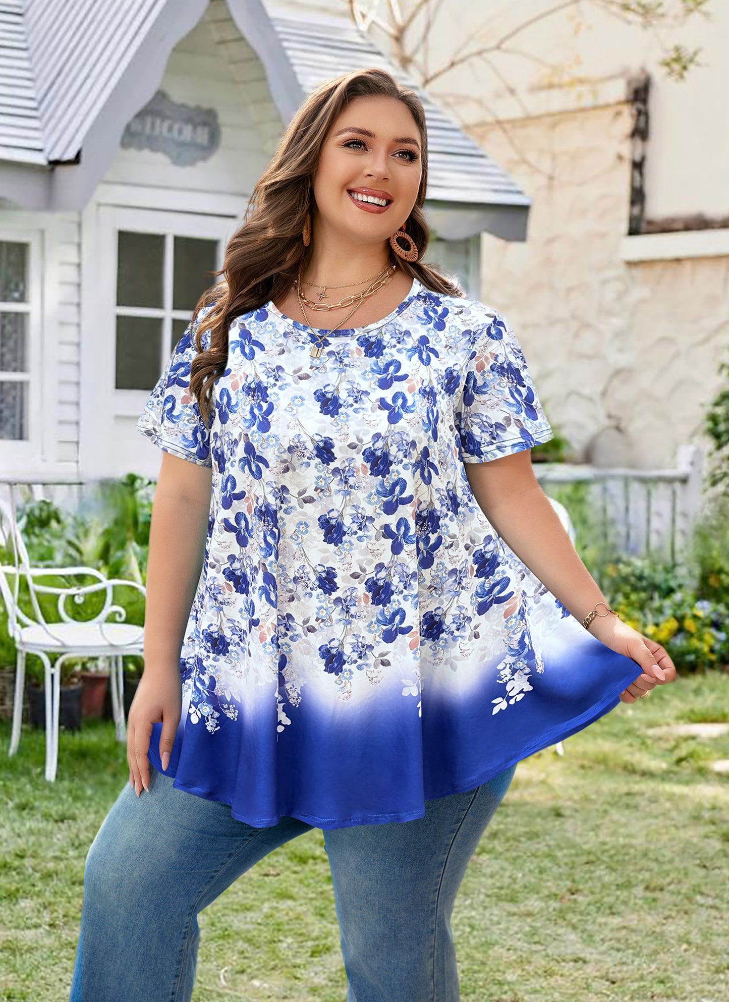 Tunic Tops for Women Plus Size Short Sleeve Crew Neck Swing Flare Loose T-Shirt Blouses to Wear with Leggings Blue White Floral Tunics