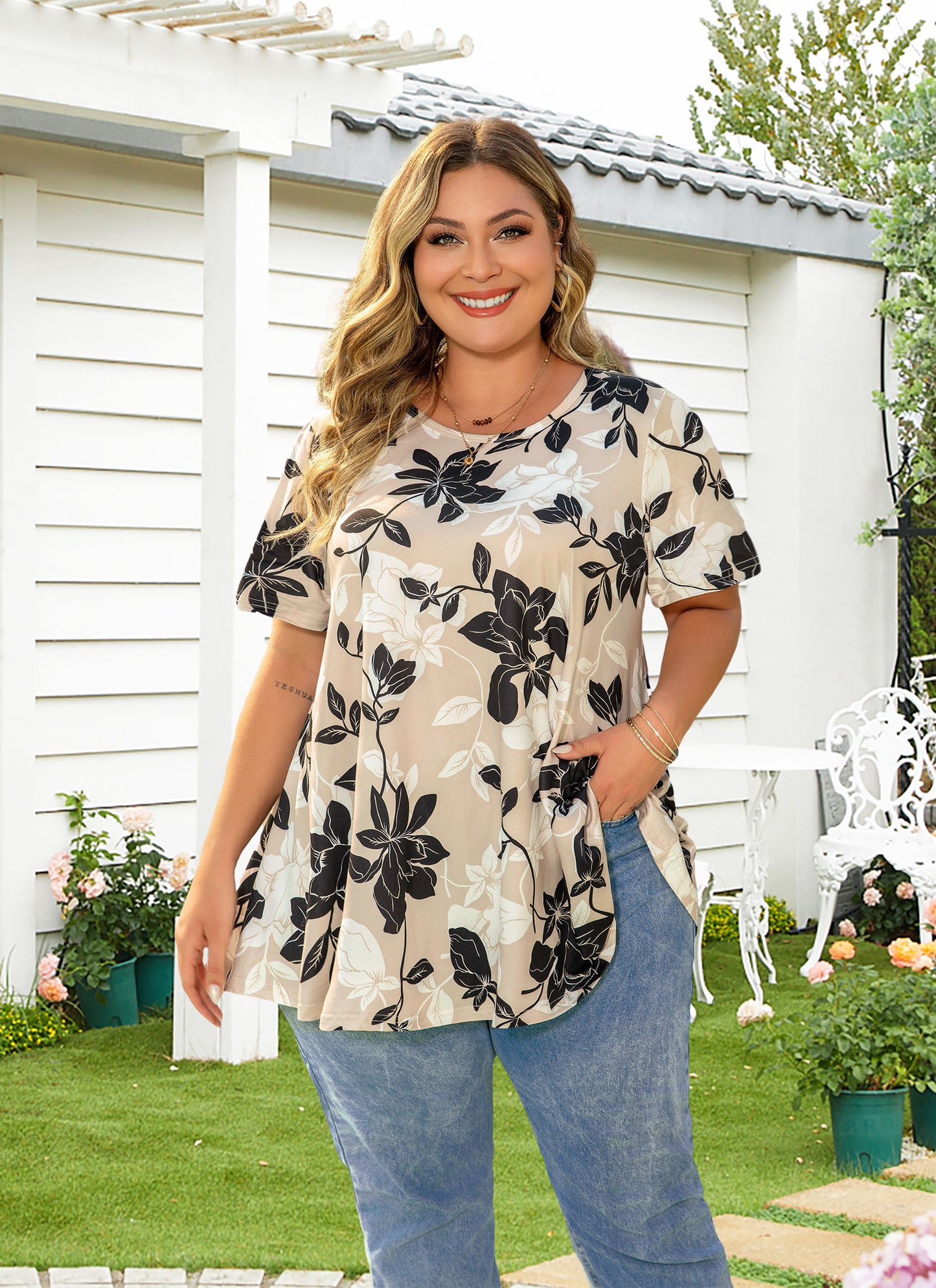 Tunic Tops for Women Plus Size Short Sleeve Crew Neck Swing Flare Loose T-Shirt Blouses to Wear with Leggings Beige Black White Tunic