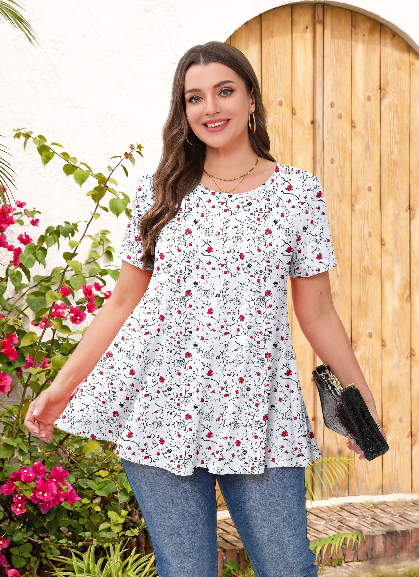 Tunic Tops for Women Plus Size Short Sleeve Crew Neck Swing Flare Loose T-Shirt Blouses to Wear with Leggings White Floral Tops